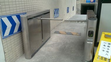 Turnstile van de de Taillehoogte van de wapendaling Barrièrepoort met Streepjescodedocument Kaartjessysteem