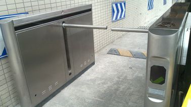 Turnstile van de de Taillehoogte van de wapendaling Barrièrepoort met Streepjescodedocument Kaartjessysteem