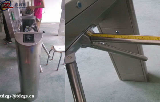 Openlucht Elektronische Turnstile van de Ingangsdriepoot Poort, de breedte van het 600 MM.kanaal