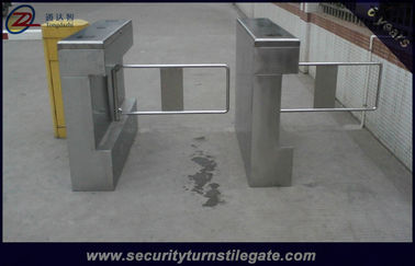 De roestvrije waterdichte poort van de schommelingsbarrière/toegangsbeheerturnstile met mifarelezer