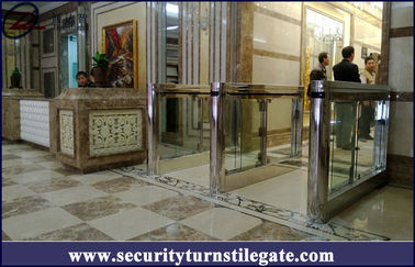 Het Glasturnstile van de handicapsteeg de Poort van de Schommelingsbarrière voor de Bureaubouw